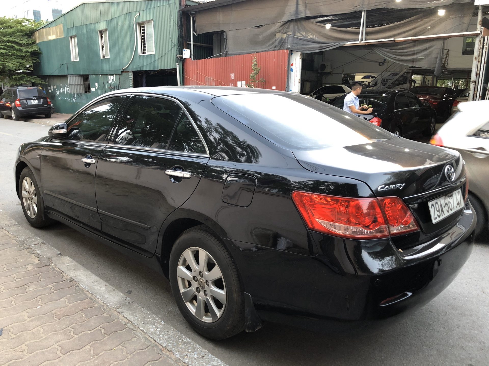 Showroom XeHoi hiện đang bán xe Toyota Camry cũ đời 2008. Hình ảnh thân xe ( Ảnh thật do trung tâm chụp)
