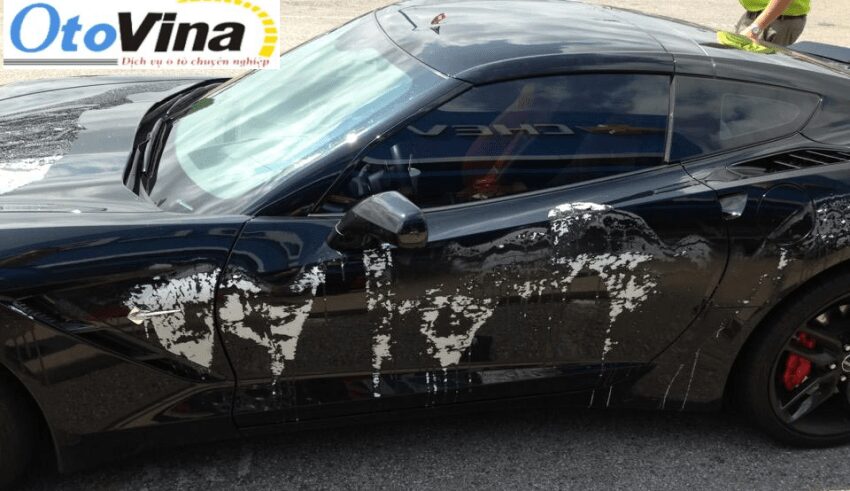 Xe bị bong tróc sơn do điều kiện thời tiết và qua thời gian sử dụng lâu mà không được sơn mới