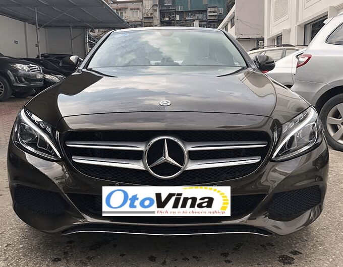 Nếu so về giá mà hãng giao bán 2 mẫu xe Mercedes C200 và C200 Exclusive thì giá bán của mẫu Mercedes C200 đang chiếm ưu thế hơn vì nó có giá bán rẻ hơn so với mẫu C200 Exclusive.