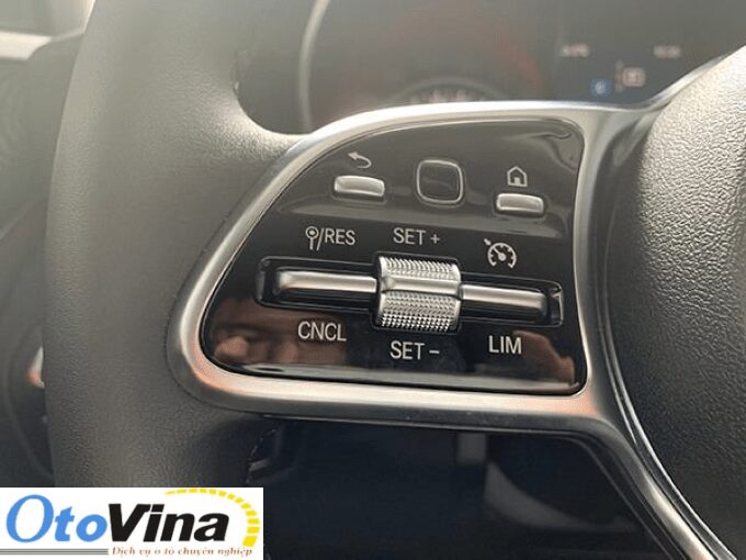 Điểm khác biệt trong hệ thống an toàn của 2 mẫu xe Mercedes C200 và C200 Exclusive là tính năng kiểm soát tốc độ Cruise Control