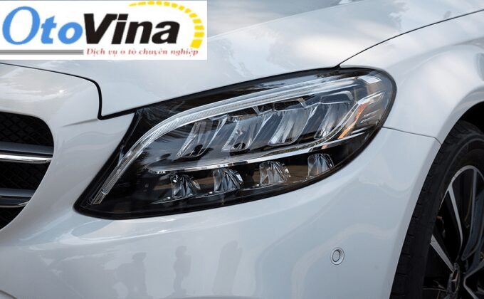 Về ngoại thất thì Mercedes C200 và C200 Exclusive khác nhau ở phần đèn LED