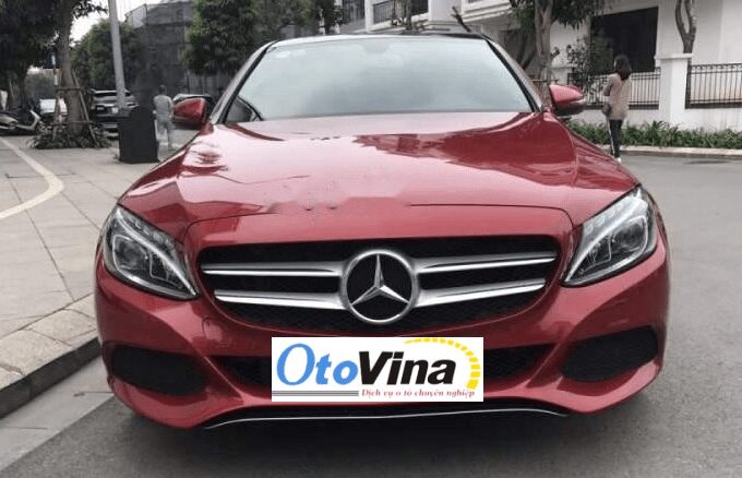 Mercedes C200 2016 chỉ mất 7.3s để tăng tốc từ 0 - 100 km/h và đạt được tốc độ tối đa lên đến 235 (km/h)