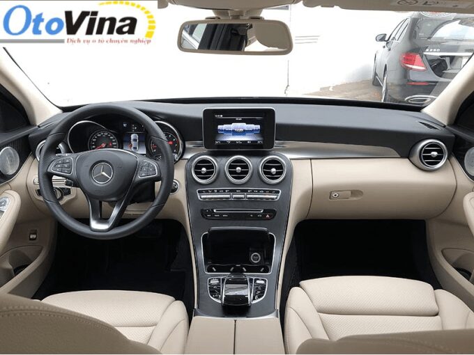Đánh giá Mercedes C200 2018 về tiện nghi, nội thất xe