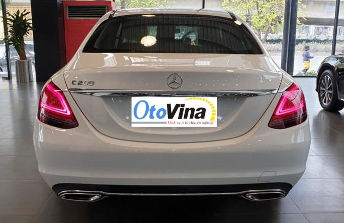 Đánh giá Mercedes C200 2020 về ngoại thất phần đuôi xe