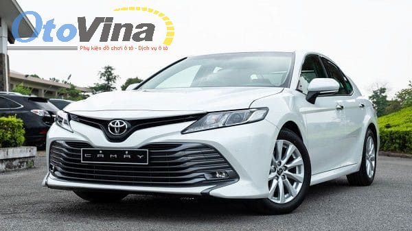 Thuê xe có lái Toyota Camry 2.0 Thuê xe có lái Toyota Camry 2.0