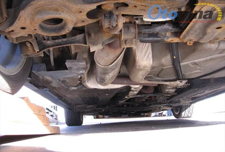 Lý do tại sao nên sơn phủ gầm ô tô?