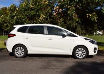 2017 kia rondo s white 1200x800 6
