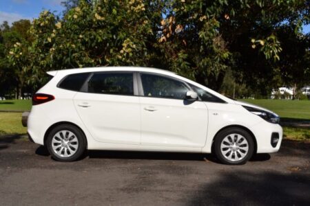 2017 kia rondo s white 1200x800 6