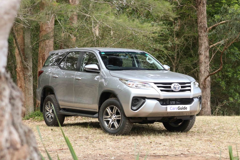 toyota-fortuner-gx-tr-1200x800-(10)