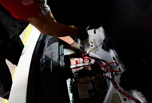 Cách kiểm tra bình ắc quy ô tô đúng chuẩn kỹ thuật tại Xehoi.com.vn