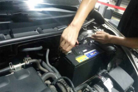 Cách Kiểm Tra Bình Ắc Quy Xe Ô Tô Đúng Chuẩn – Dịch Vụ Tại Chỗ Nhanh Chóng Tại Xehoi.com.vn