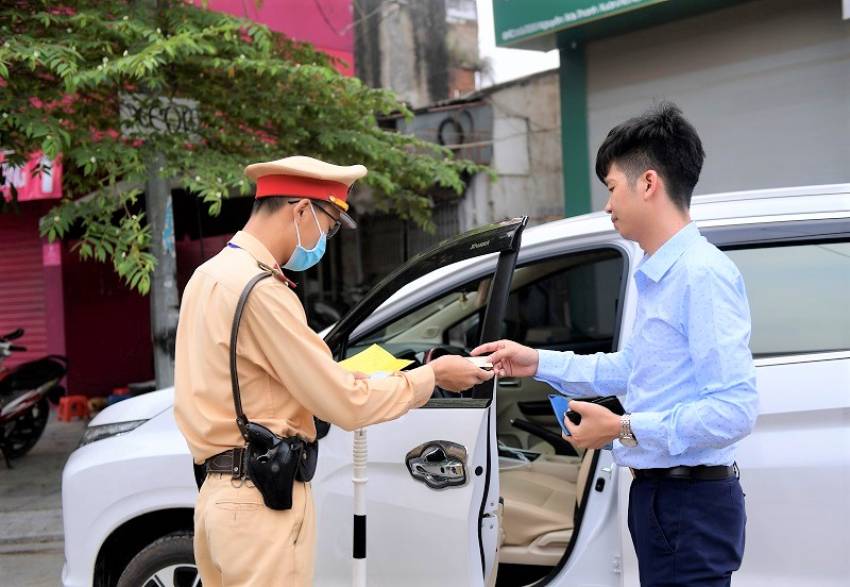 Mua xe ô tô không sang tên có sao không?