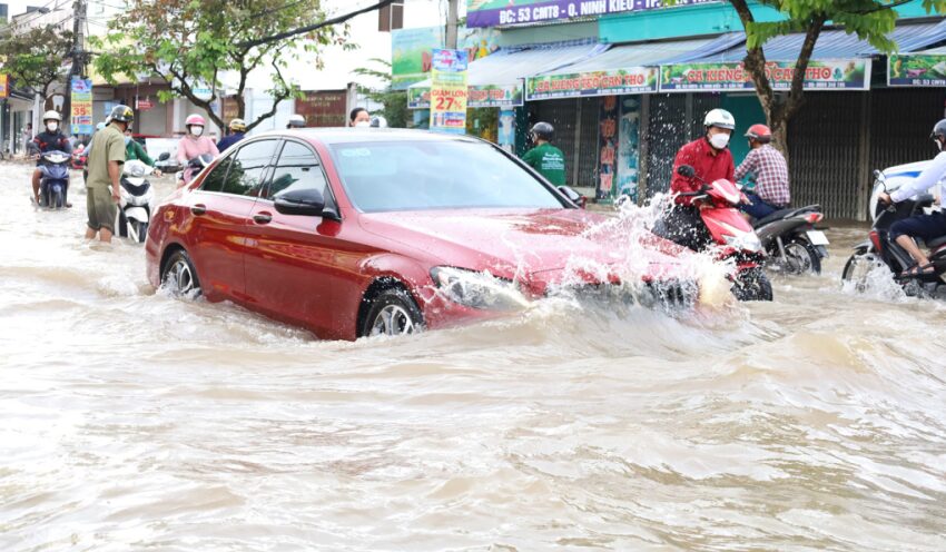 Vì sao cần xem xe oto cũ đã ngập nước hay chưa?