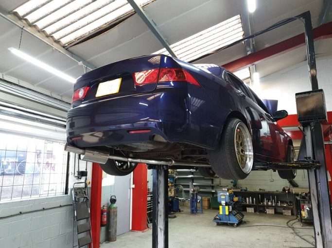 Đừng mua xe cũ khi chưa đến Xehoi.com.vn: Kiểm tra hộp số, nội thất, máy móc, khung gầm, bảo vệ quyền lợi của bạn.